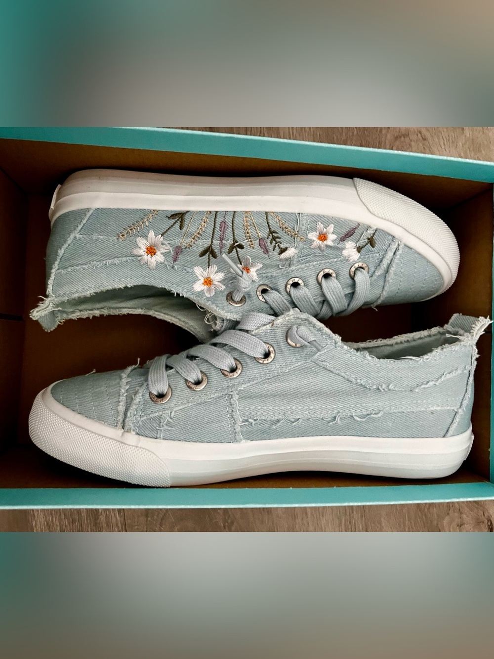 Blowfish Malibu with Light Blue Floral Embroidered Denim Low-Top Sneakers - Wome